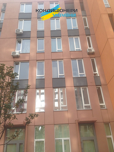 Внешние блоки кондиционеров Купер Хантер на фасаде КТ фото