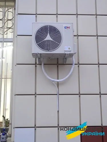 Зовнішній блок на фасаді фото 5