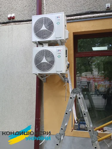 Зовнішні блоки на фасаді встановлені - Купер Хантер для аптек фото 4