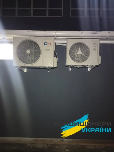 Наружные блоки на фасаде Купер Хантер фото 6