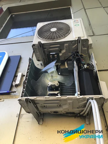 При виконанні сервісу кондиціонера зовнішній блок розбирається фото 3