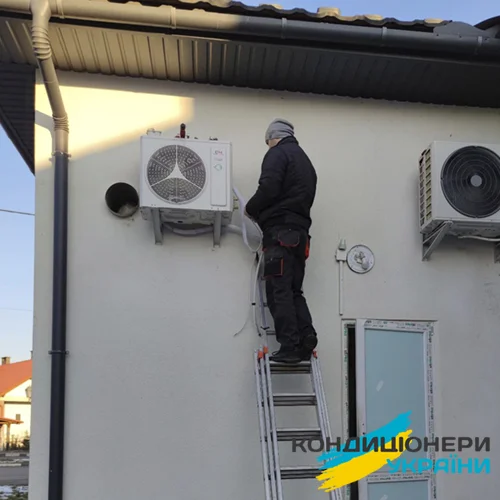 Установка наружного блока Купер Хантер Установка наружного блока Купер Хантер фото 1